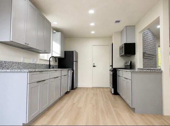 Building Photo - 6706 Dinner Creek Ct