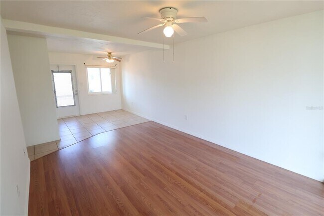Building Photo - 1863 Sunny Dr