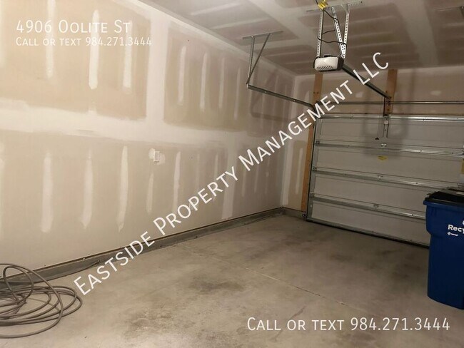 Building Photo - 4906 Oolite St
