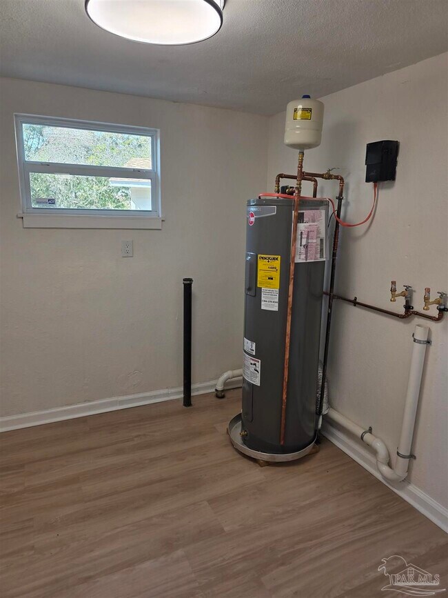 Building Photo - 207 Hart Dr