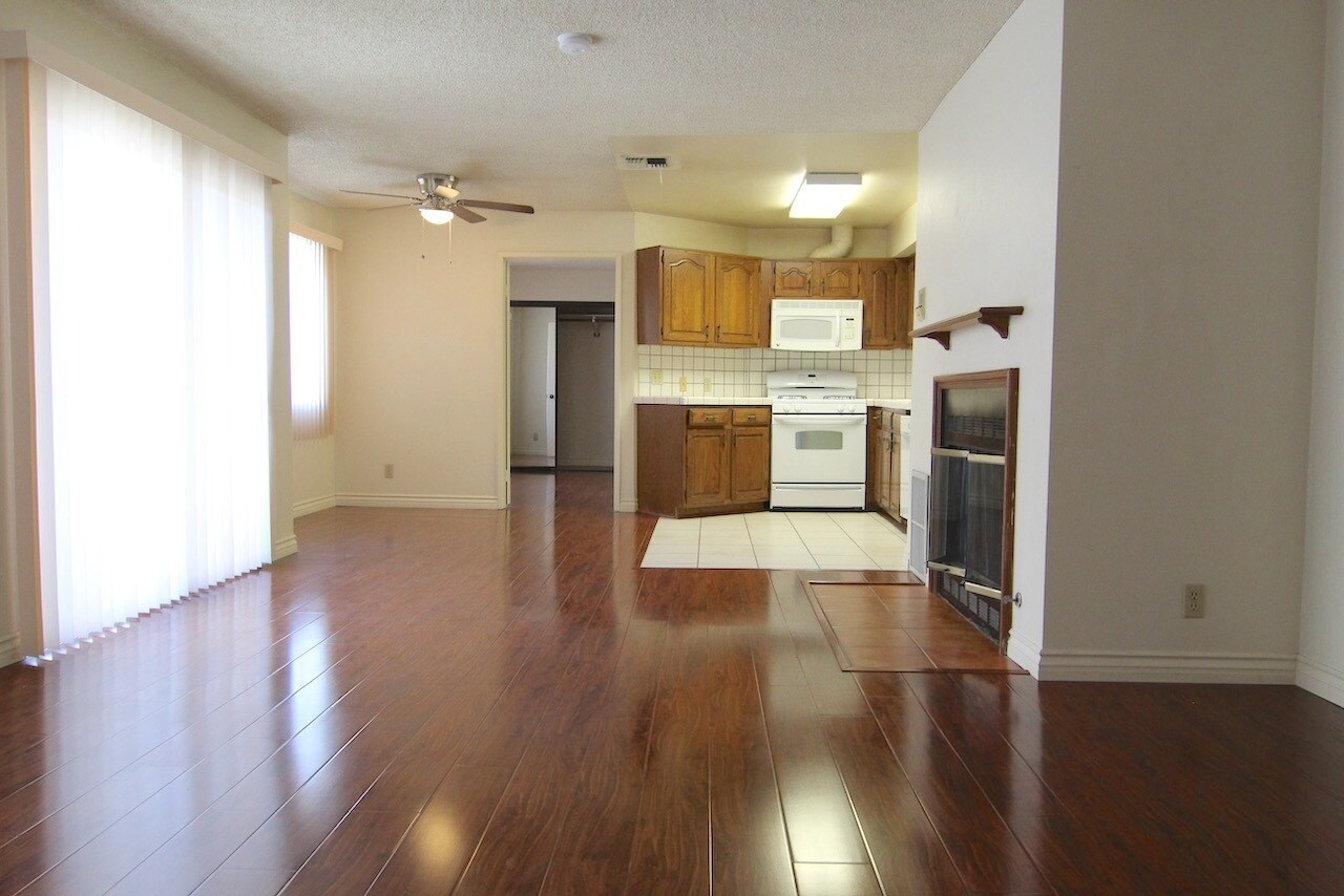 Building Photo - 4267 Beverly Glen Blvd