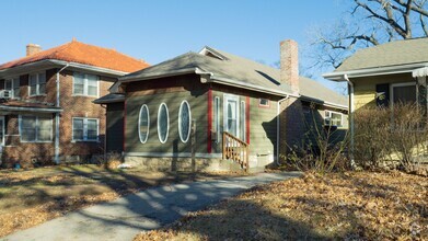 Building Photo - 3bd/1 Bath Bungalow