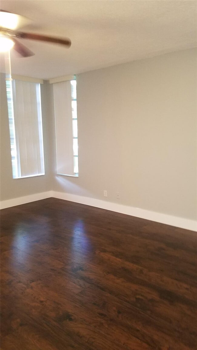 Building Photo - 3100 N Course Ln