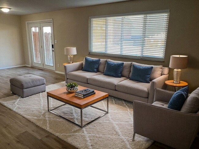 Building Photo - 1025 E Pearl St