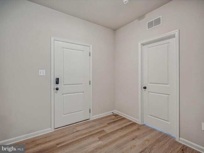 Building Photo - 290 Scoter Rd