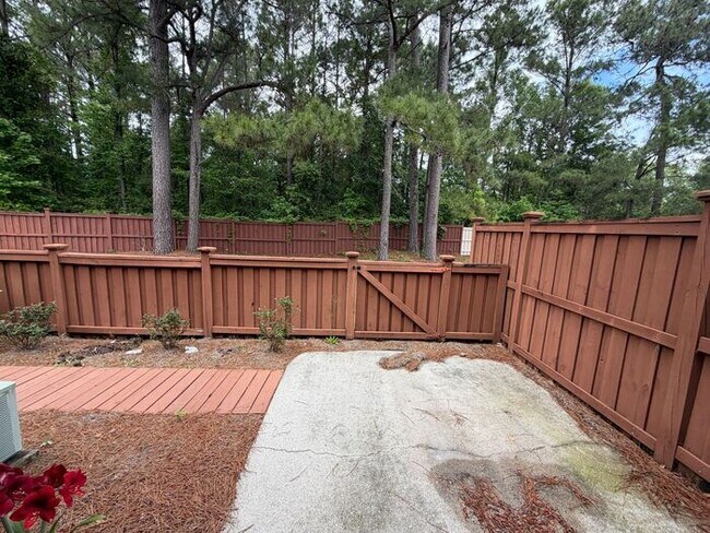 Building Photo - Marsh Oaks Marymount patio home with a one car garage Porter’s neck location