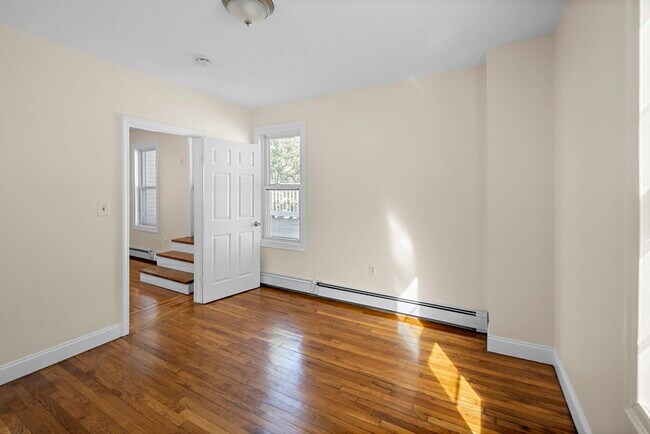 Building Photo - 37 Union St