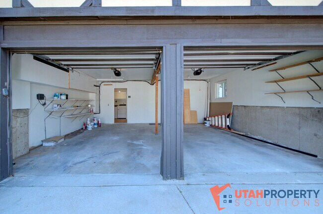 Building Photo - 1048 Pineridge Rd