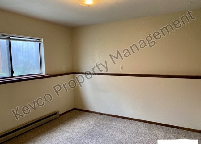 Building Photo - 620-622 Endicott St