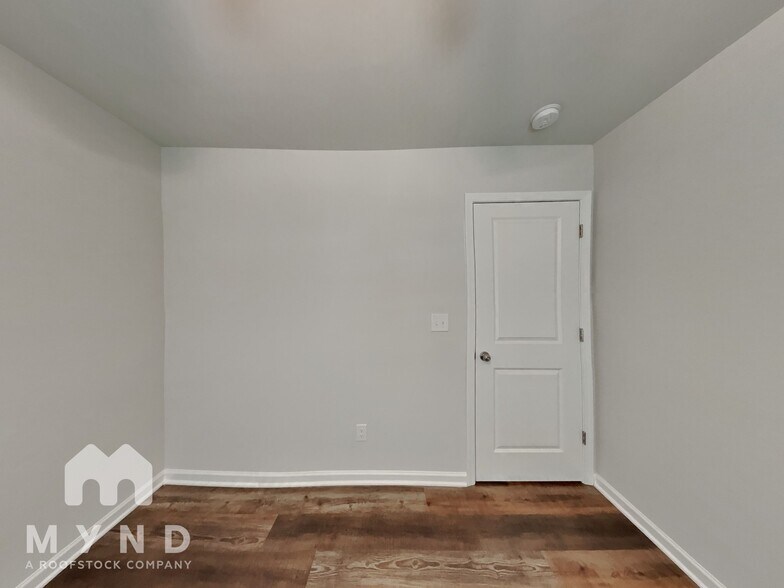 Building Photo - 1834 Carrington Dr