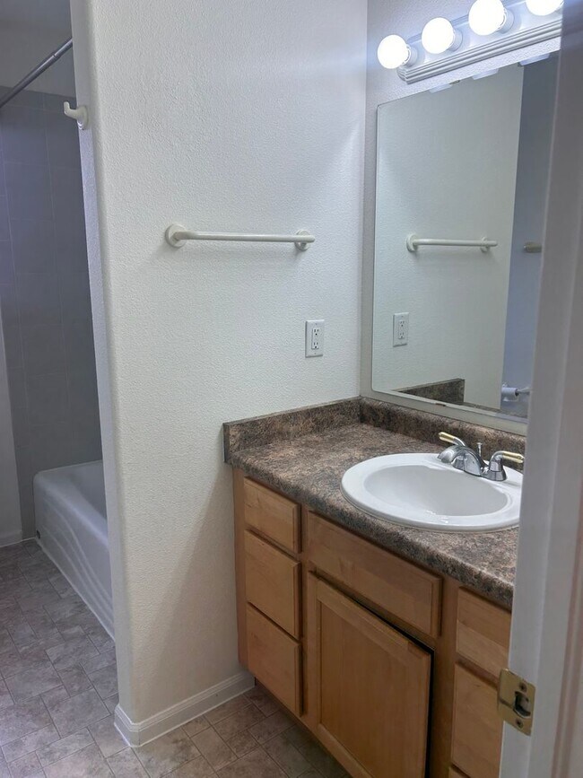 Building Photo - Big, beautiful completely newly remodeled 3 bed 2 bath townhome