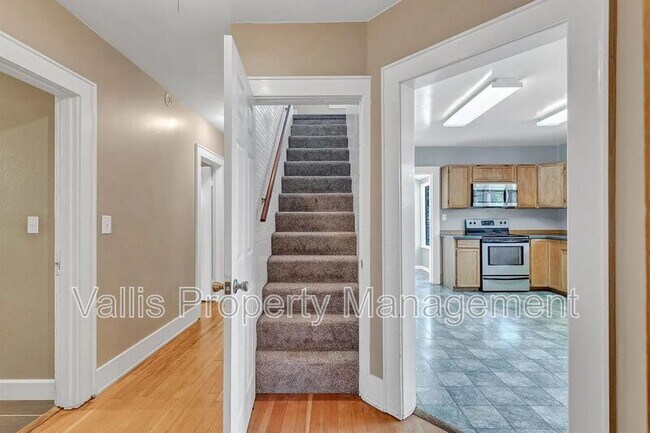 Building Photo - 960 5th St NE