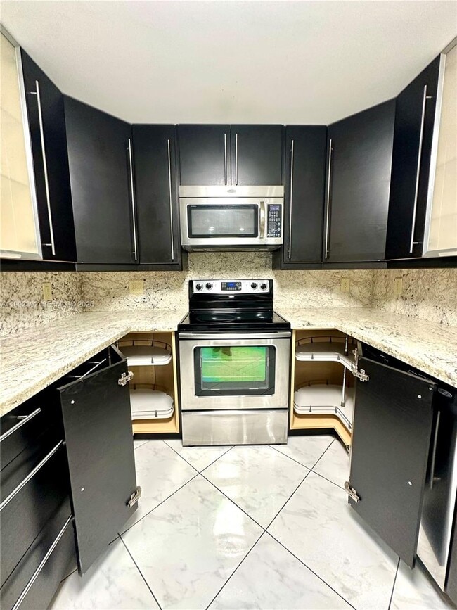 Building Photo - 1904 S Ocean Dr