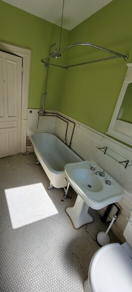 At-home spa vibe - 198 Hancock St