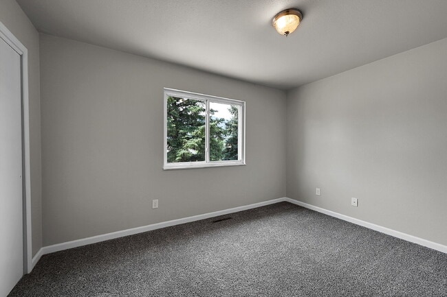 Building Photo - $1,850, 4 bed, 2 bath, located on Colorado...