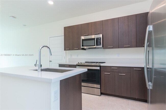 Building Photo - 4640 NW 84th Ave