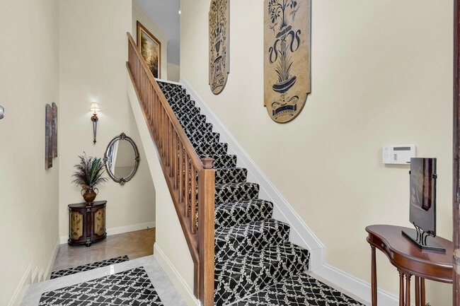 Building Photo - 222 Legendary Cir