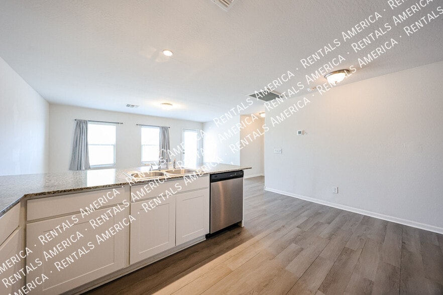 Building Photo - 118 W Impala Dr
