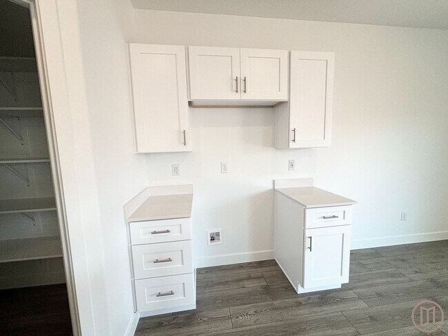 Building Photo - LIKE NEW Home in Long Valley!