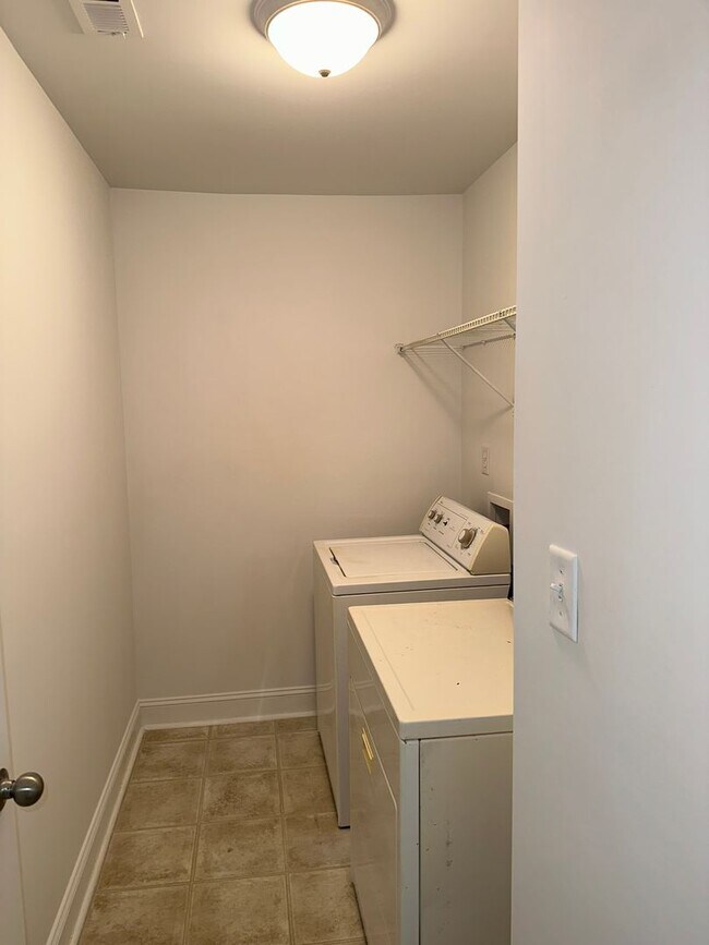 Building Photo - 428 Satterfield Dr