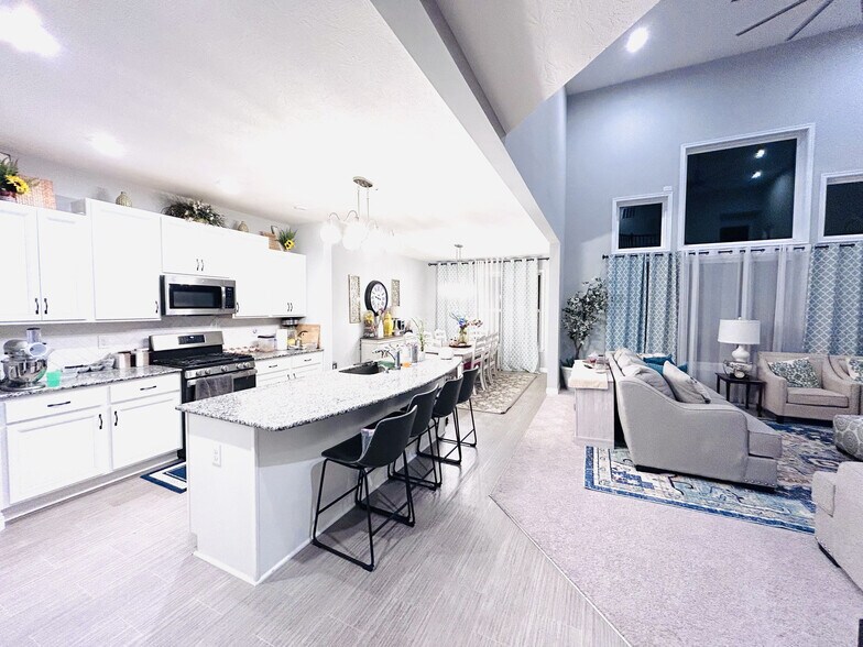 Building Photo - 1504 Englewood Ct