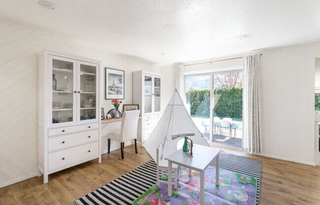 Building Photo - Available August 1st for You!  Beautiful P...