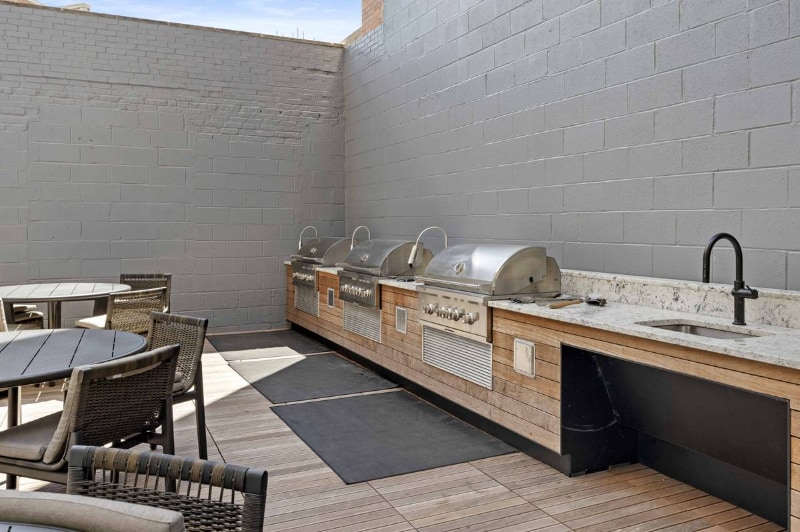 Building Photo - 170 N Ashland Ave