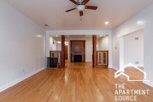 Building Photo - 4502 N Sheridan Rd