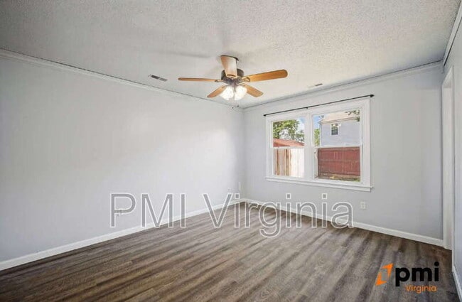 Building Photo - 1701 Darrow St