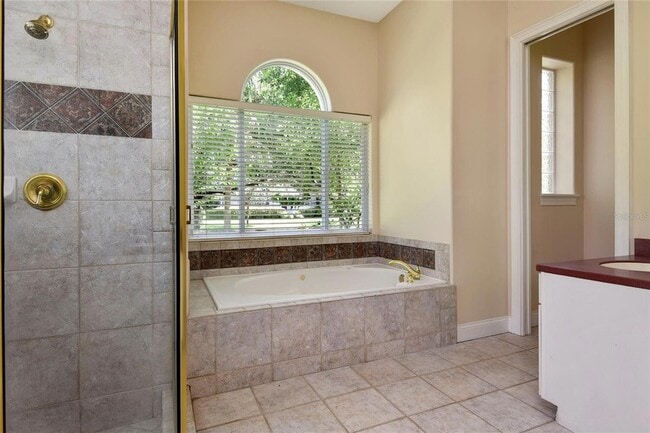 Building Photo - 1879 Sunset Dr