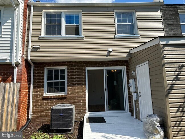 Building Photo - 1628 Fort Fisher Ct
