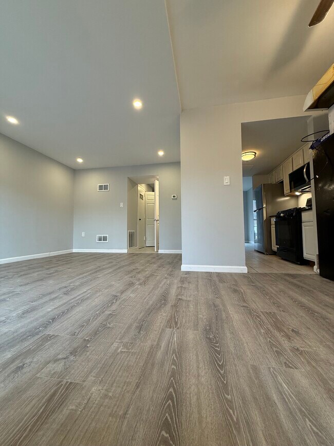 Building Photo - 238 Stevenson Square