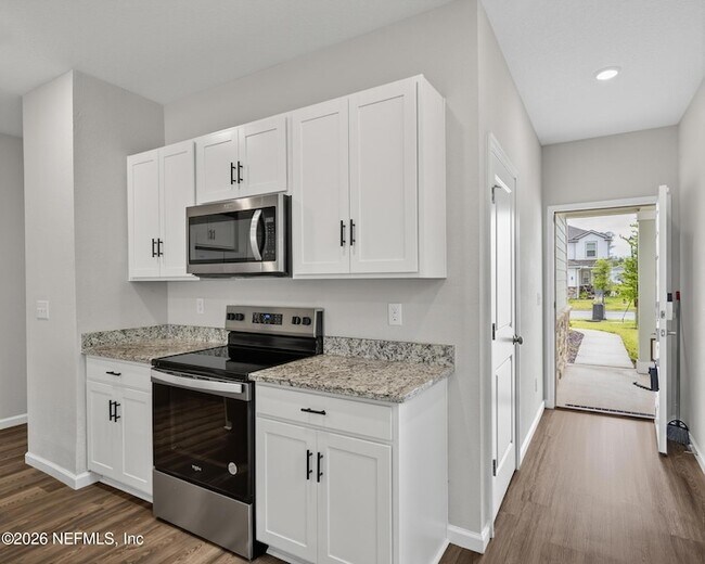 Building Photo - 14757 Cashew Ave