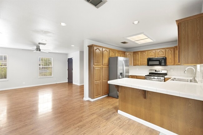 Building Photo - 1850 Libbey Dr