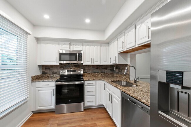 Building Photo - Rare Find: Updated and Modern End-Unit Tow...