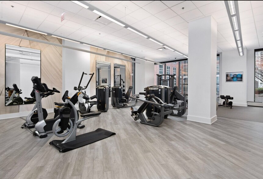 Building Photo - 50 E Chestnut St