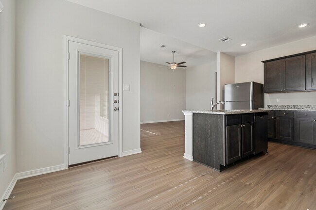 Building Photo - 452 Beechwood Hacienda Dr