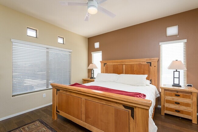 Building Photo - 9220 E Raintree Dr