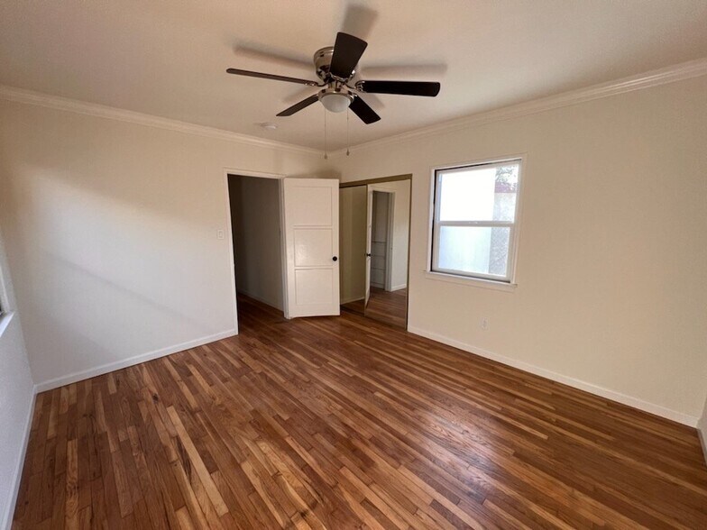 Building Photo - 1305 W Chandler Blvd