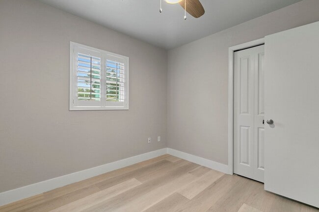 Building Photo - Beautifully Renovated 3 Bedroom 1 Bath Home on Large Corner Lot