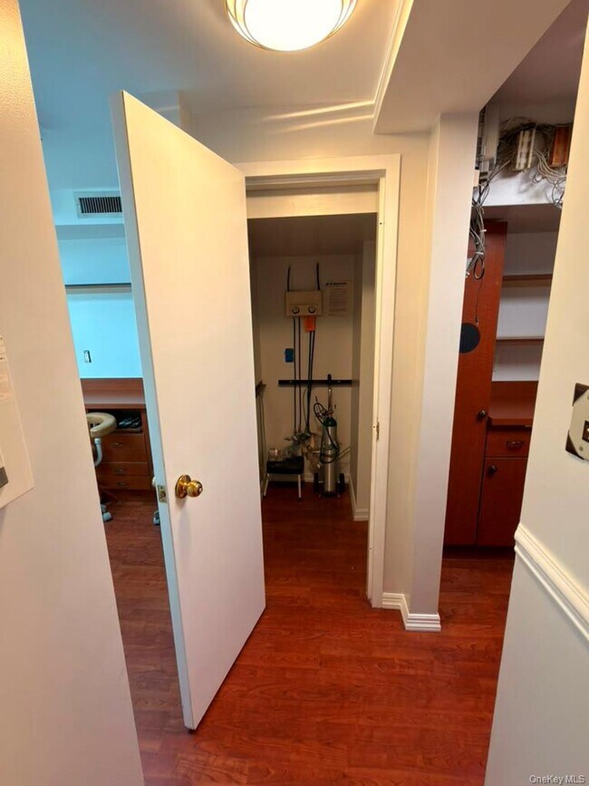 Building Photo - 155 W 68th St