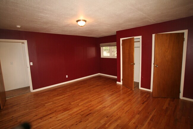 Building Photo - Single Family Home off Frontage Rd!