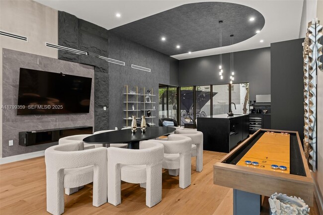 Building Photo - 400 NW 49th St