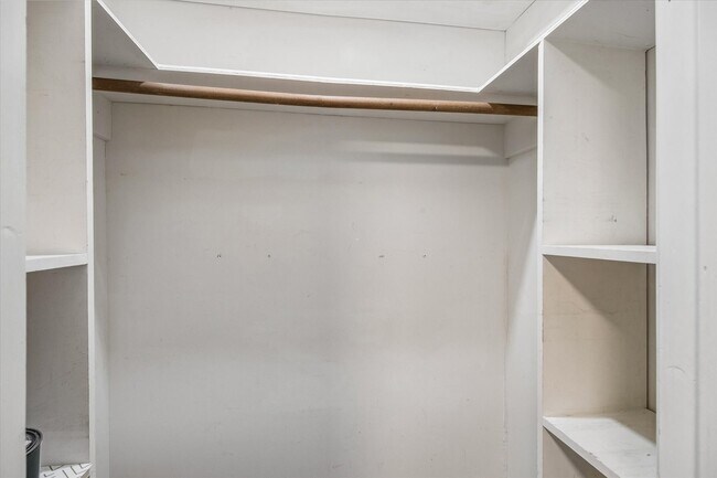 Building Photo - 1323 Reddleshire Ln