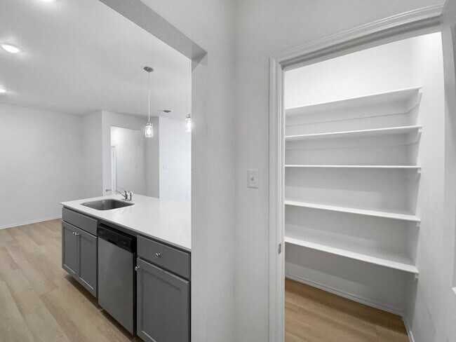 Building Photo - 5524 Itasca St