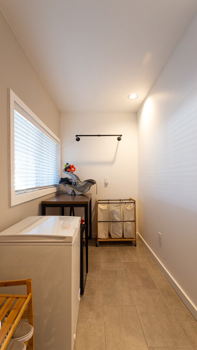 Laundry Room - 2040 W Cambridge Ave