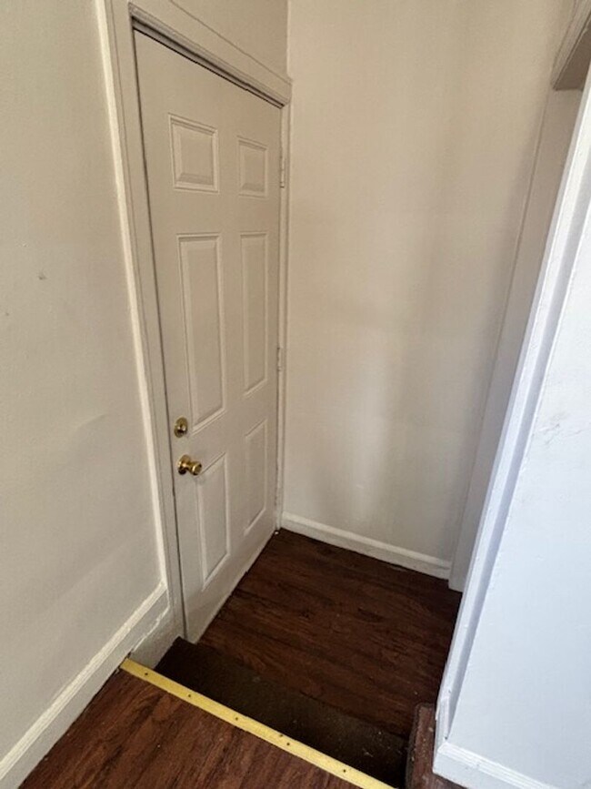 Building Photo - 925 Stanley Ave