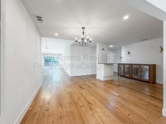 Building Photo - 4207 Queen Anne Dr