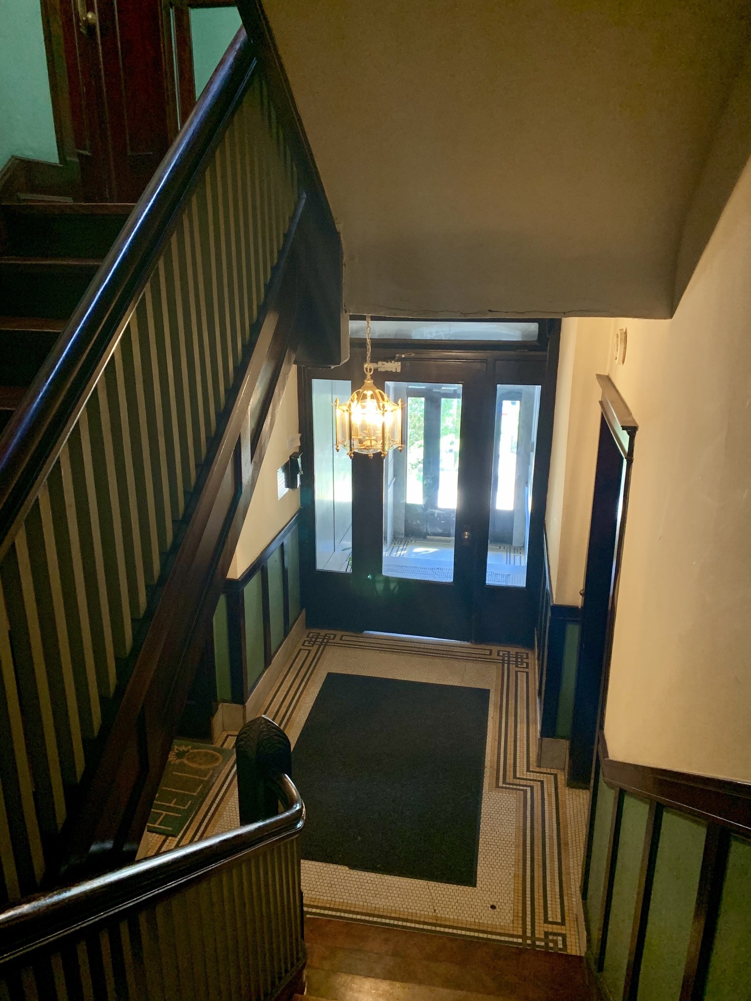 Building Photo - 5859 N Kenmore Ave