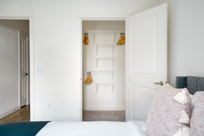 Building Photo - 10410 NE 2nd St